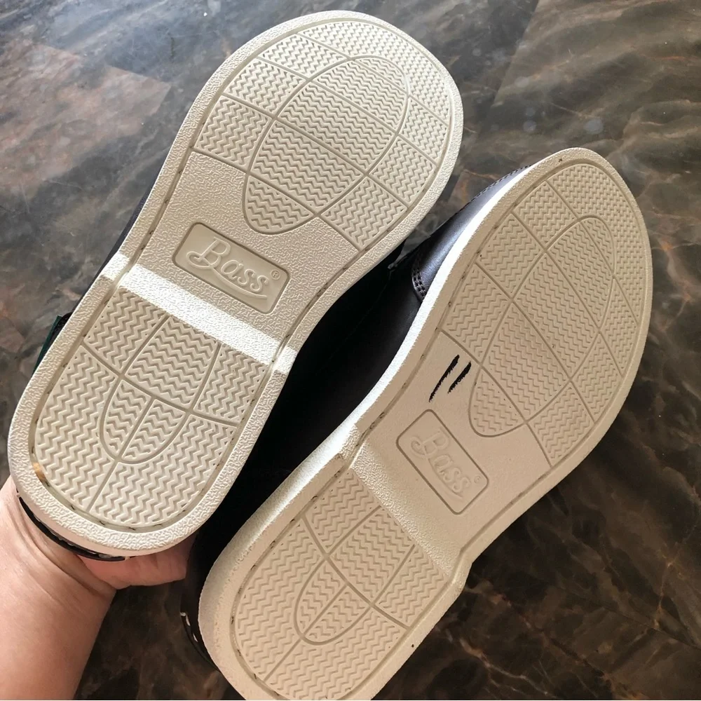 Bass Boys size 2 shoes NWOT